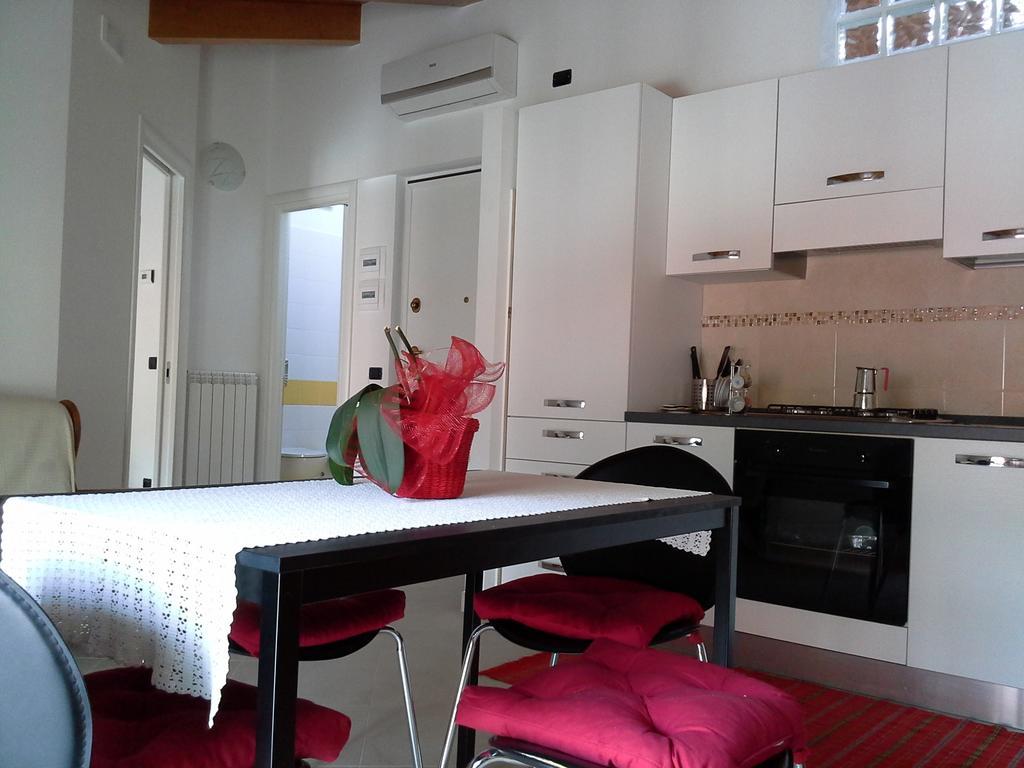 Casa Vacanze The Flea'S Home Fondi Ruang foto